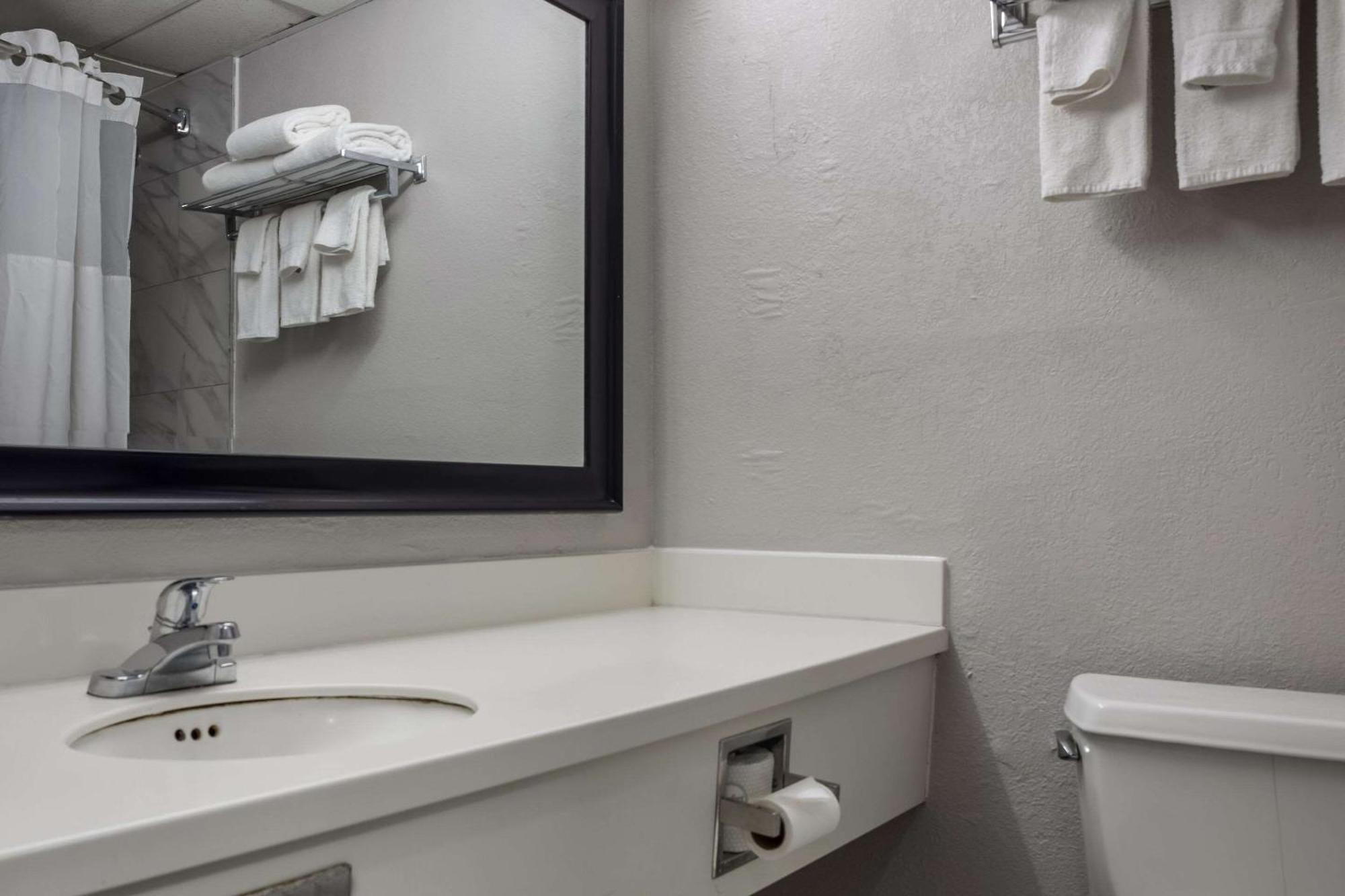Quality Inn Toledo Extérieur photo