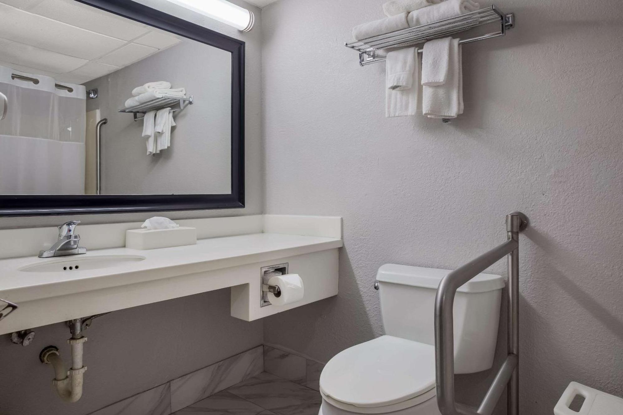 Quality Inn Toledo Extérieur photo
